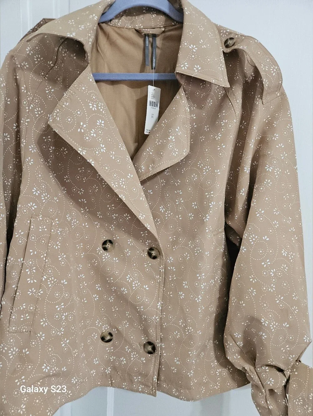 ANTHROPOLOGIE Cropped Floral-Print Trench Coat in Tan